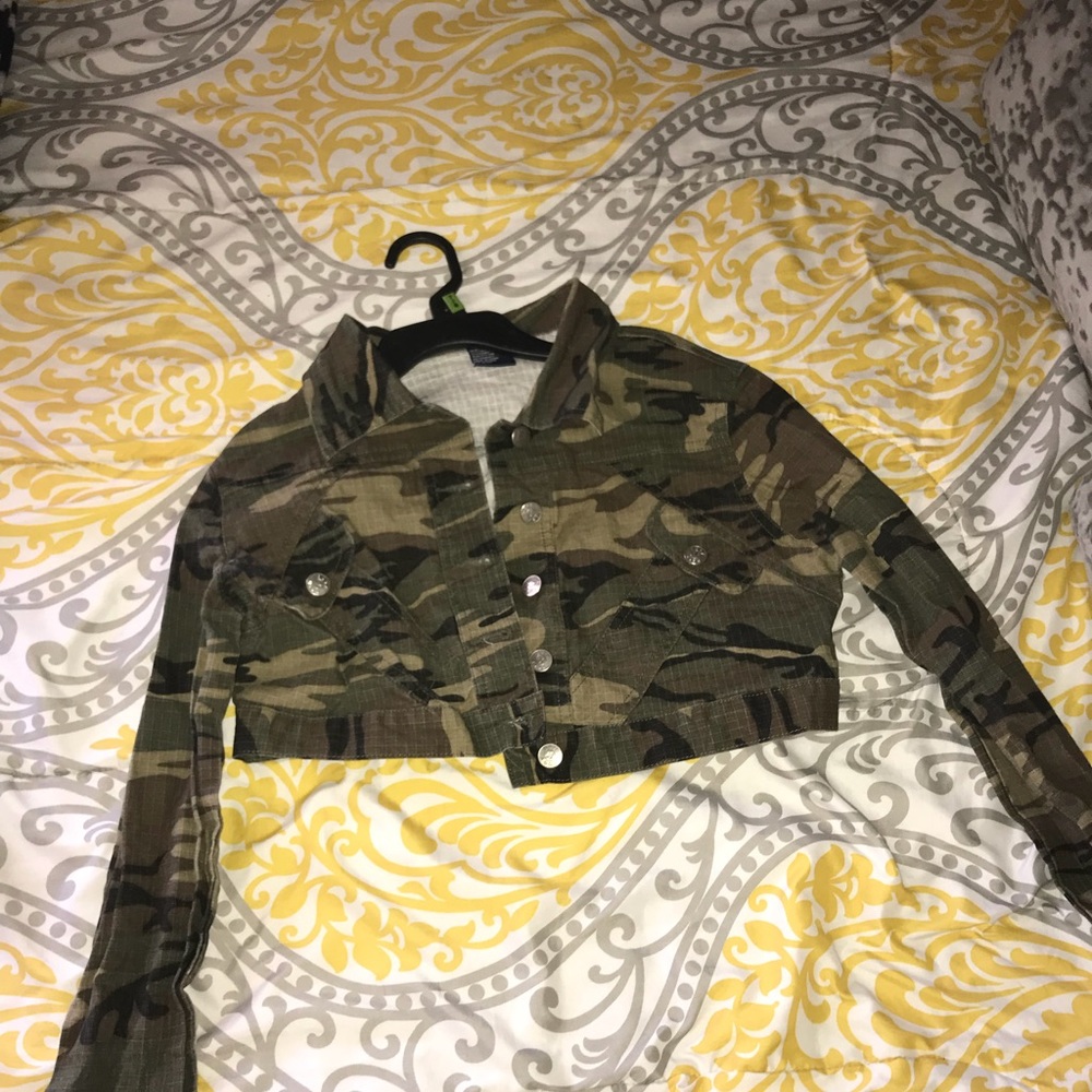 Cropped camo jacket